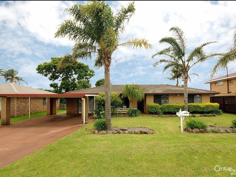 17 Cambridge Street, Harristown QLD 4350