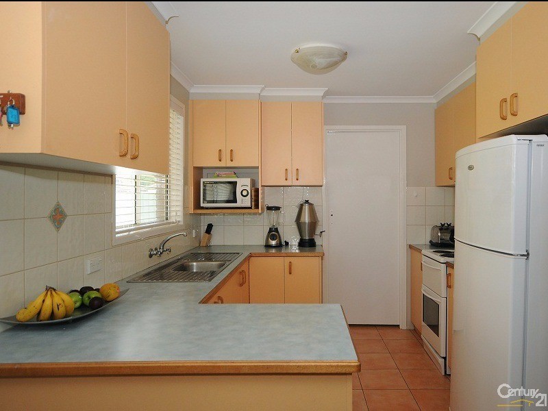 17 Cambridge Street, Harristown QLD 4350