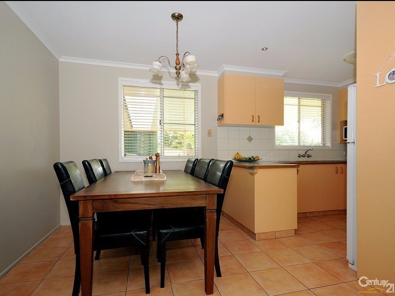 17 Cambridge Street, Harristown QLD 4350