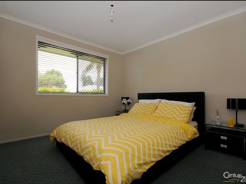 17 Cambridge Street, Harristown QLD 4350