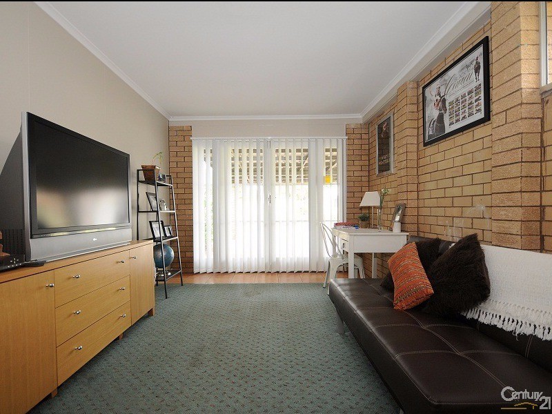 17 Cambridge Street, Harristown QLD 4350