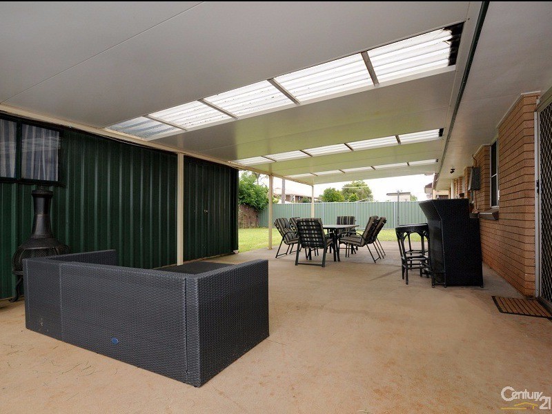 17 Cambridge Street, Harristown QLD 4350