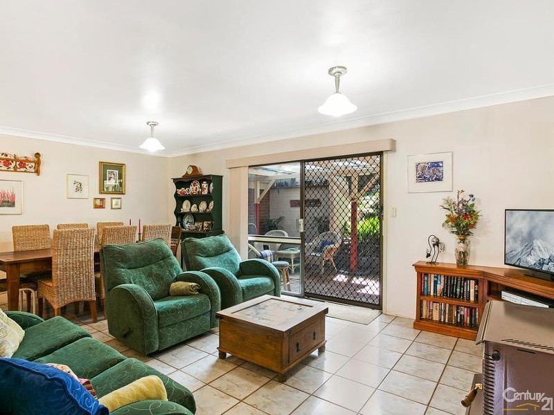 22 Amos Crescent, Mount Lofty QLD 4350