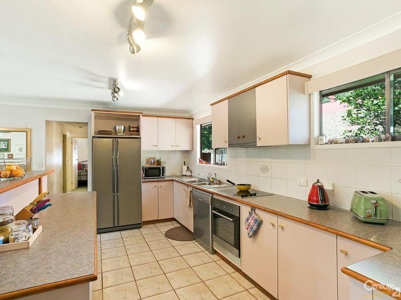 22 Amos Crescent, Mount Lofty QLD 4350