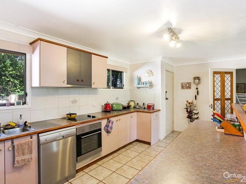 22 Amos Crescent, Mount Lofty QLD 4350
