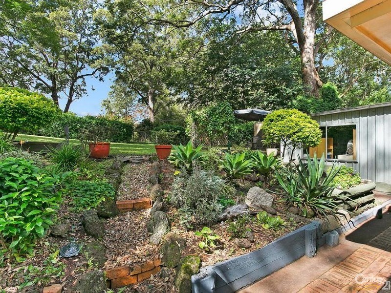 22 Amos Crescent, Mount Lofty QLD 4350