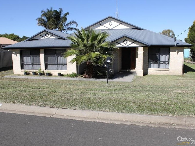 5 Russell Court, Wyreema QLD 4352