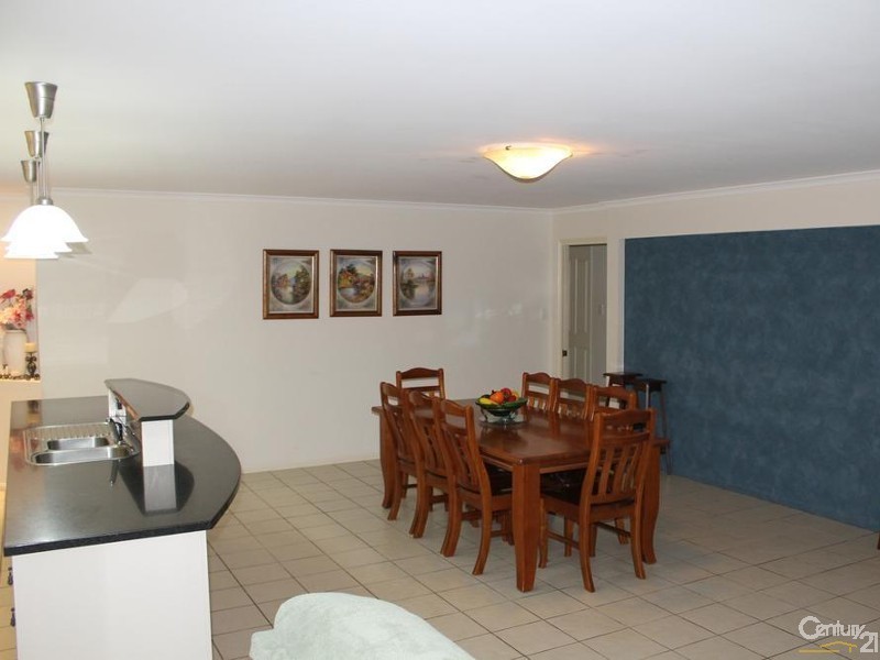 5 Russell Court, Wyreema QLD 4352