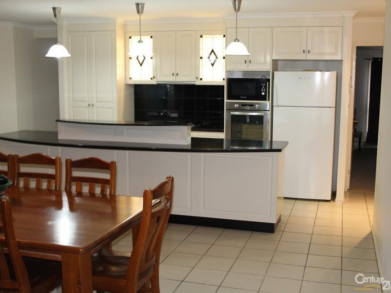 5 Russell Court, Wyreema QLD 4352