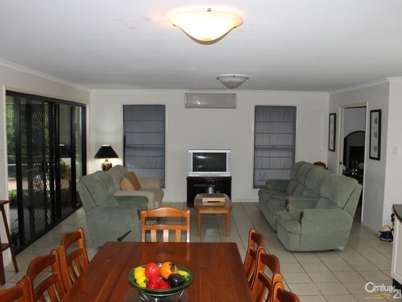 5 Russell Court, Wyreema QLD 4352