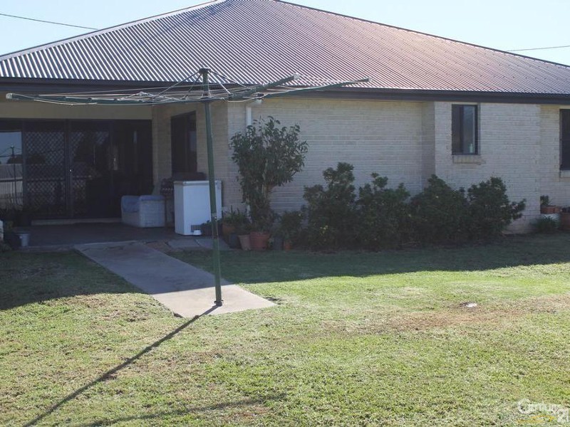 5 Russell Court, Wyreema QLD 4352