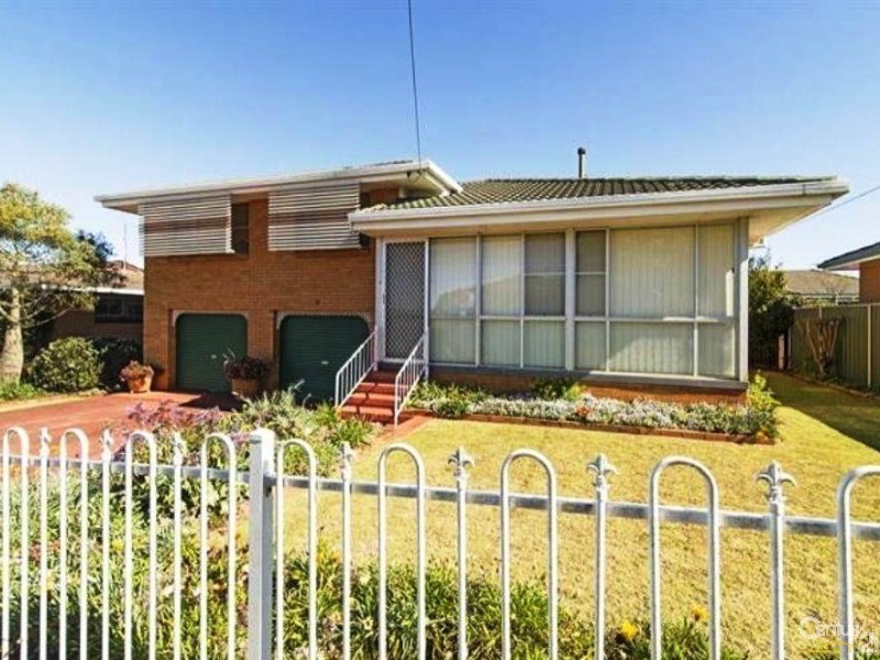 11 Erin Street, Wilsonton QLD 4350