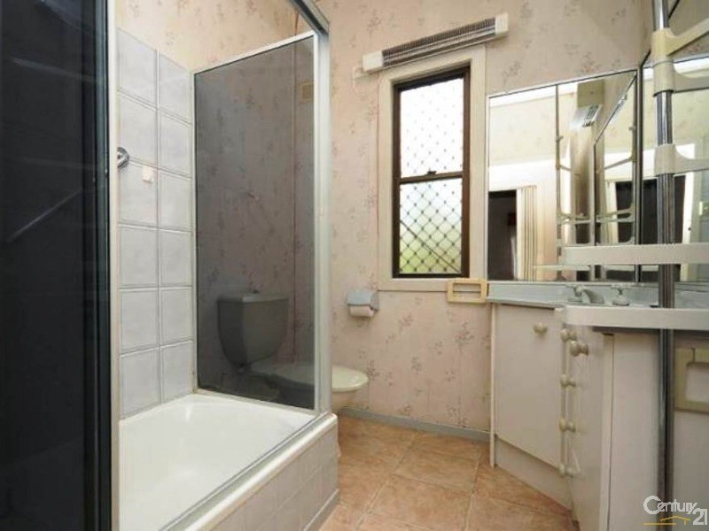 10 Goode Street, Newtown QLD 4350