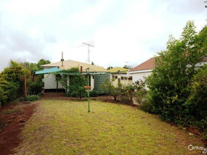 10 Goode Street, Newtown QLD 4350