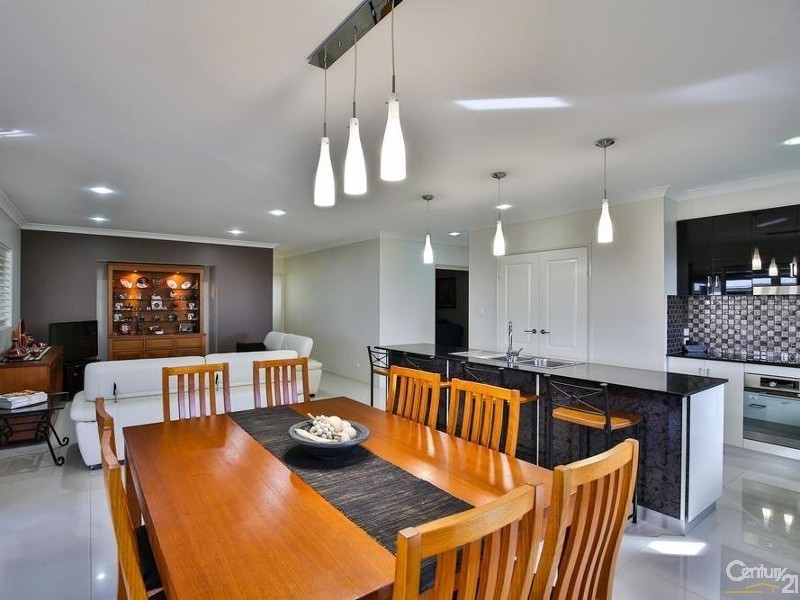 324 Ramsay Street, Middle Ridge QLD 4350