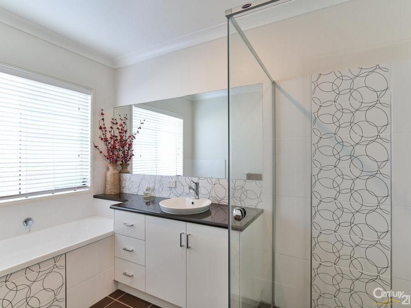 324 Ramsay Street, Middle Ridge QLD 4350