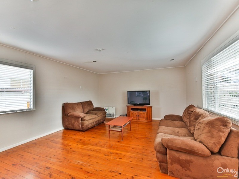 16 Skehan Street, Centenary Heights QLD 4350