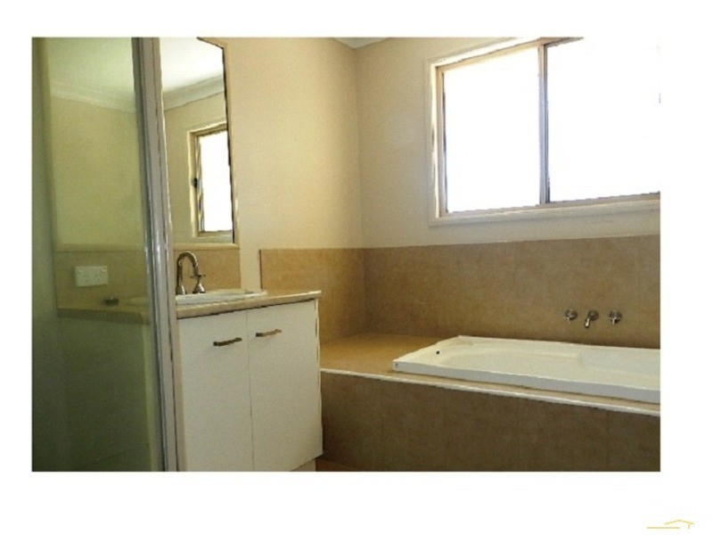 The Groves – 16 Anzac Avenue, Newtown QLD 4350