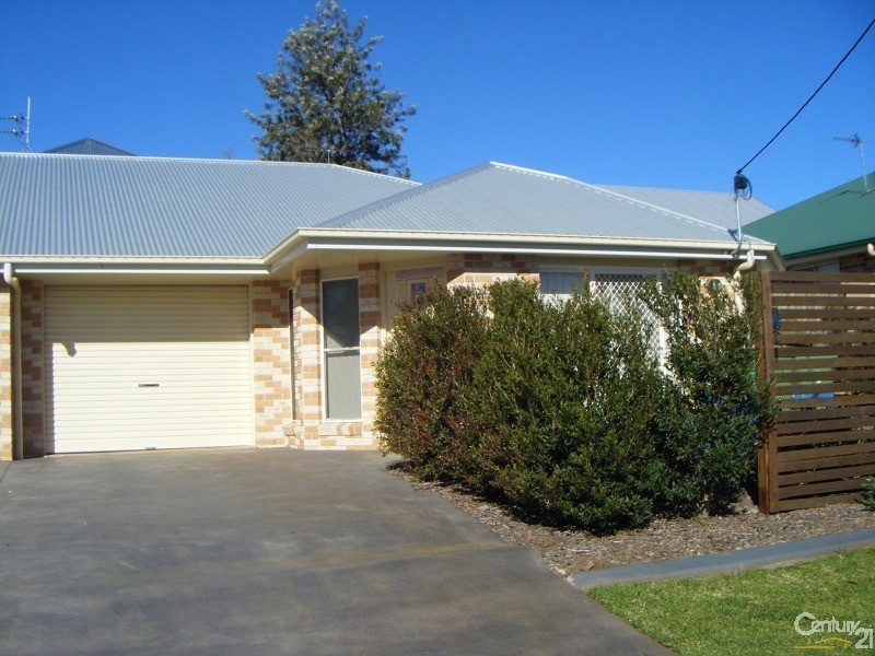 2/2 Balanga Court, South Toowoomba QLD 4350