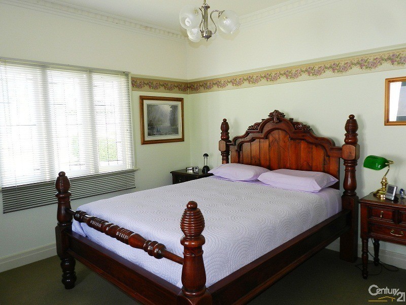 9 Duncraggon Street, South Toowoomba QLD 4350