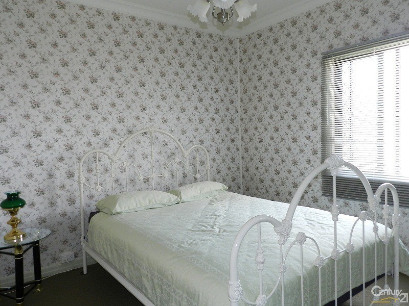 9 Duncraggon Street, South Toowoomba QLD 4350