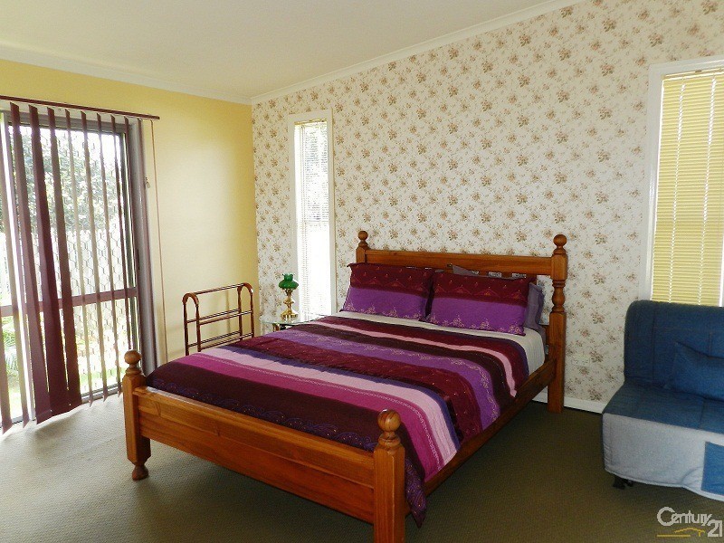 9 Duncraggon Street, South Toowoomba QLD 4350