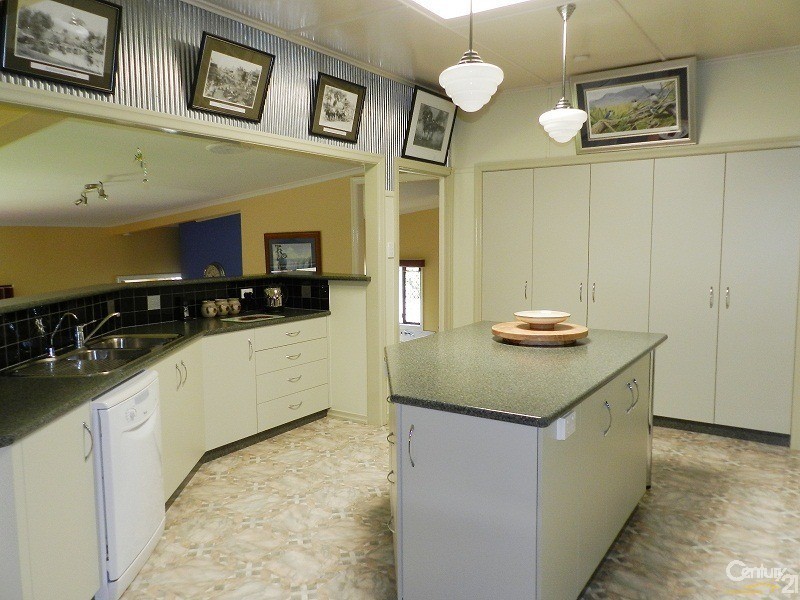 9 Duncraggon Street, South Toowoomba QLD 4350