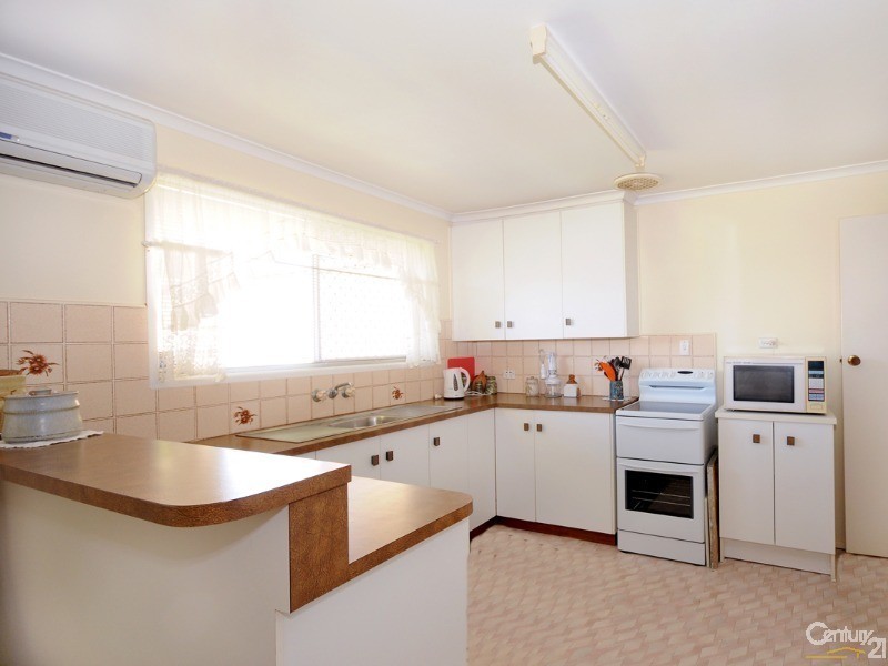 16 Arabian Street, Harristown QLD 4350