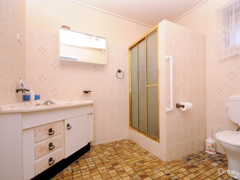 16 Arabian Street, Harristown QLD 4350