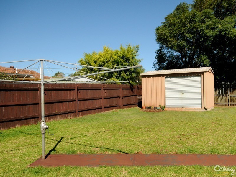 16 Arabian Street, Harristown QLD 4350