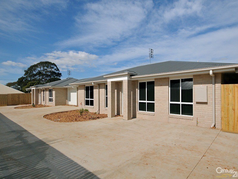 2/10  McDowall Street, Newtown QLD 4350