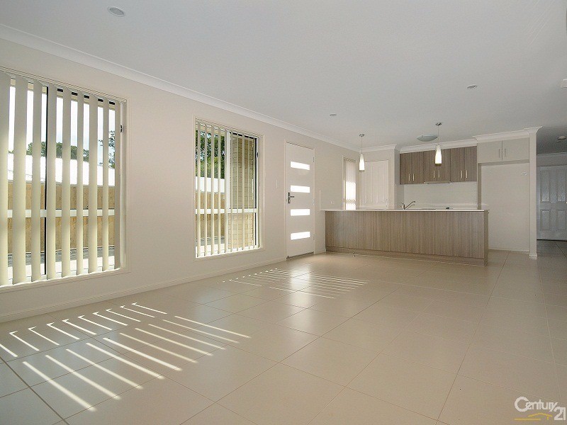 2/10  McDowall Street, Newtown QLD 4350