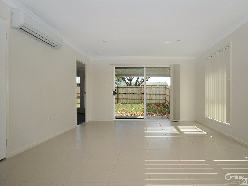 2/10  McDowall Street, Newtown QLD 4350