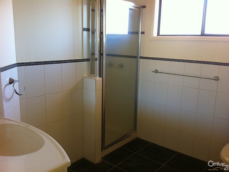 1/262  West Street, Kearneys Spring QLD 4350