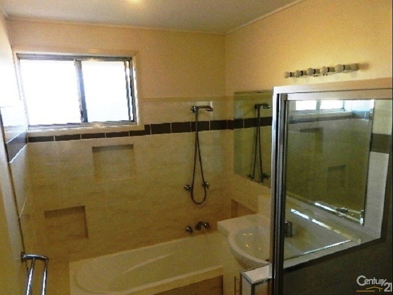 1 Farr Street, Kearneys Spring QLD 4350
