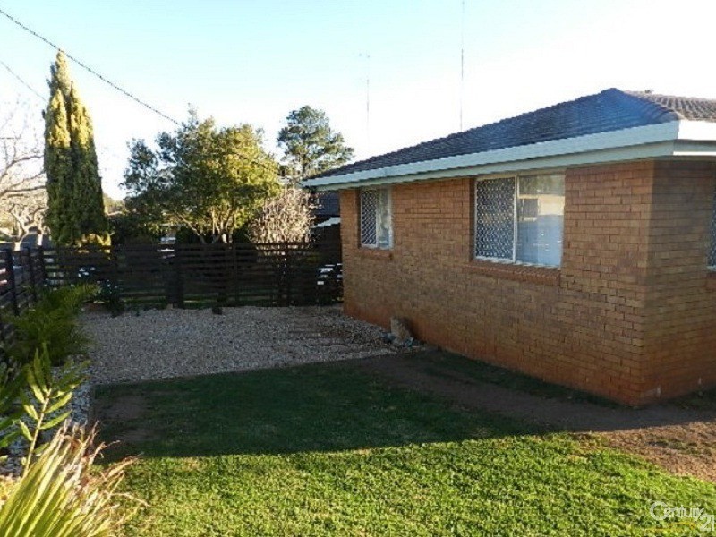 1 Farr Street, Kearneys Spring QLD 4350