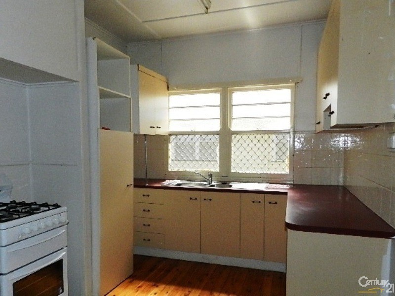 17  Ford Street, Rockville QLD 4350