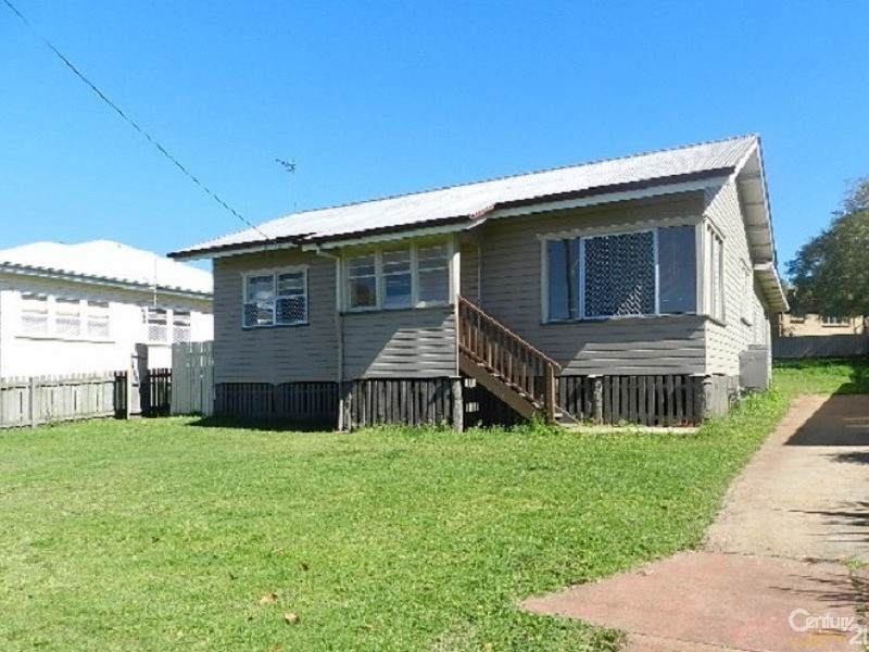 17  Ford Street, Rockville QLD 4350