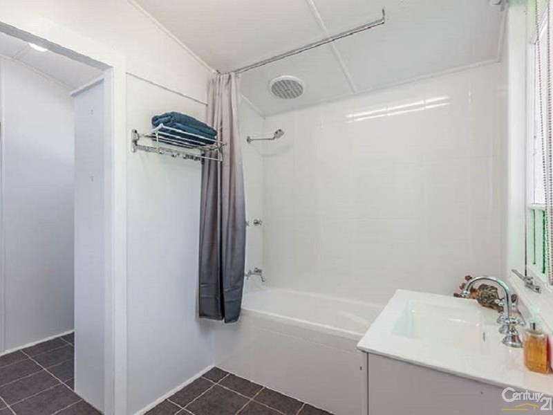 165 West Street, Newtown QLD 4350