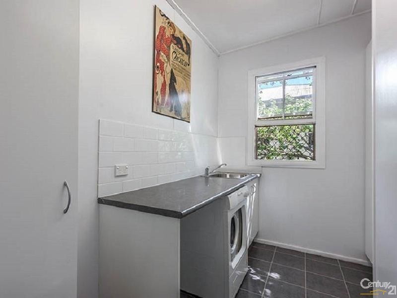165 West Street, Newtown QLD 4350