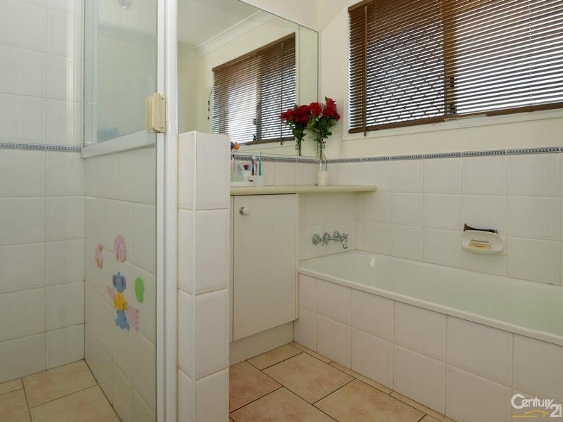 6 Biscay Crescent, Glenvale QLD 4350