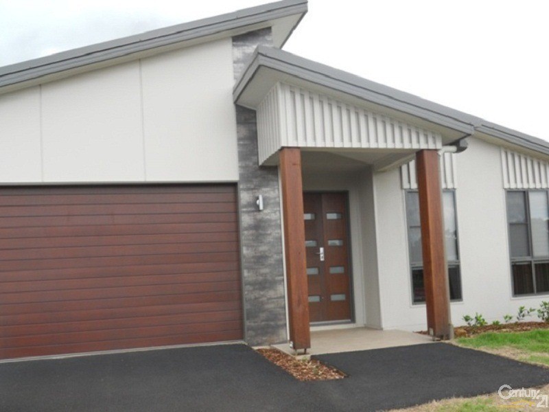 11 Kurrawa Crescent, Glenvale QLD 4350