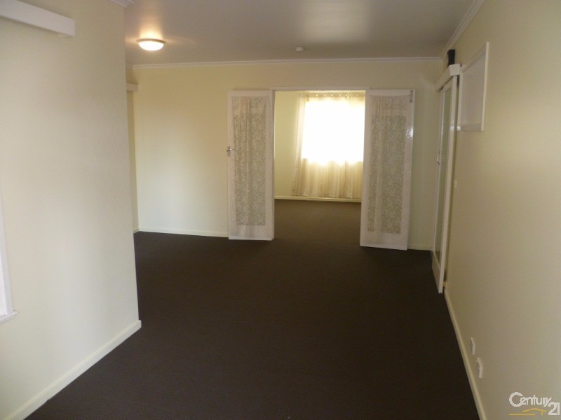 16 Storey Street, Centenary Heights QLD 4350