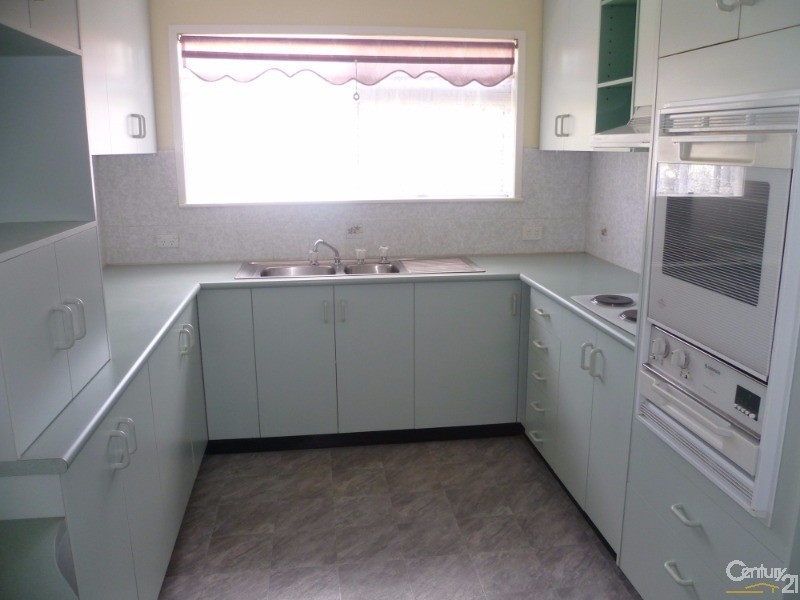 16 Storey Street, Centenary Heights QLD 4350