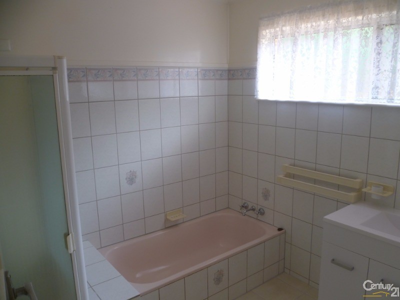 16 Storey Street, Centenary Heights QLD 4350