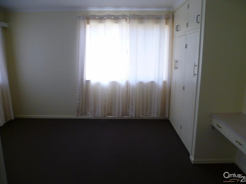 16 Storey Street, Centenary Heights QLD 4350