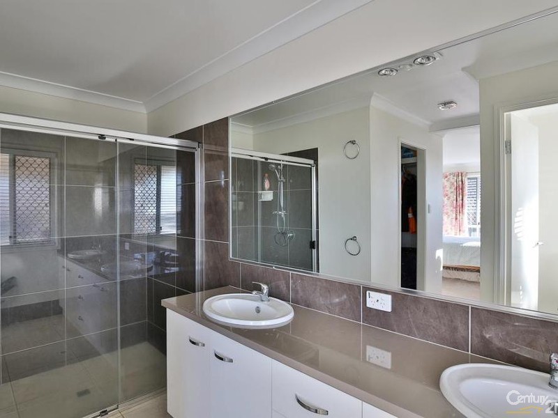 4 Fallon Drive, Middle Ridge QLD 4350