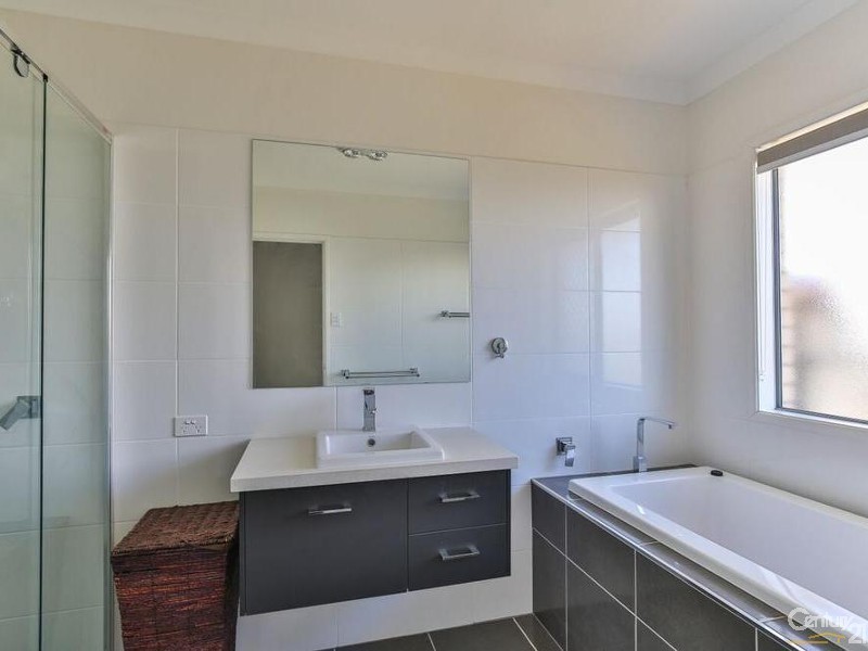 12 Lockyer Street, Kleinton QLD 4352