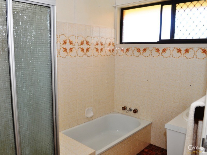 33 Hibiscus Drive, Centenary Heights QLD 4350