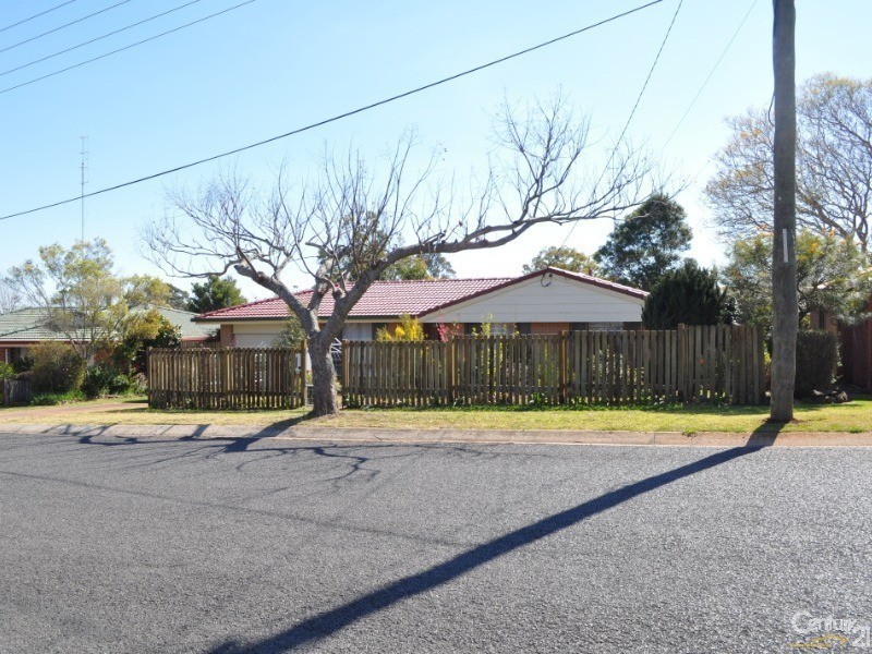 33 Hibiscus Drive, Centenary Heights QLD 4350